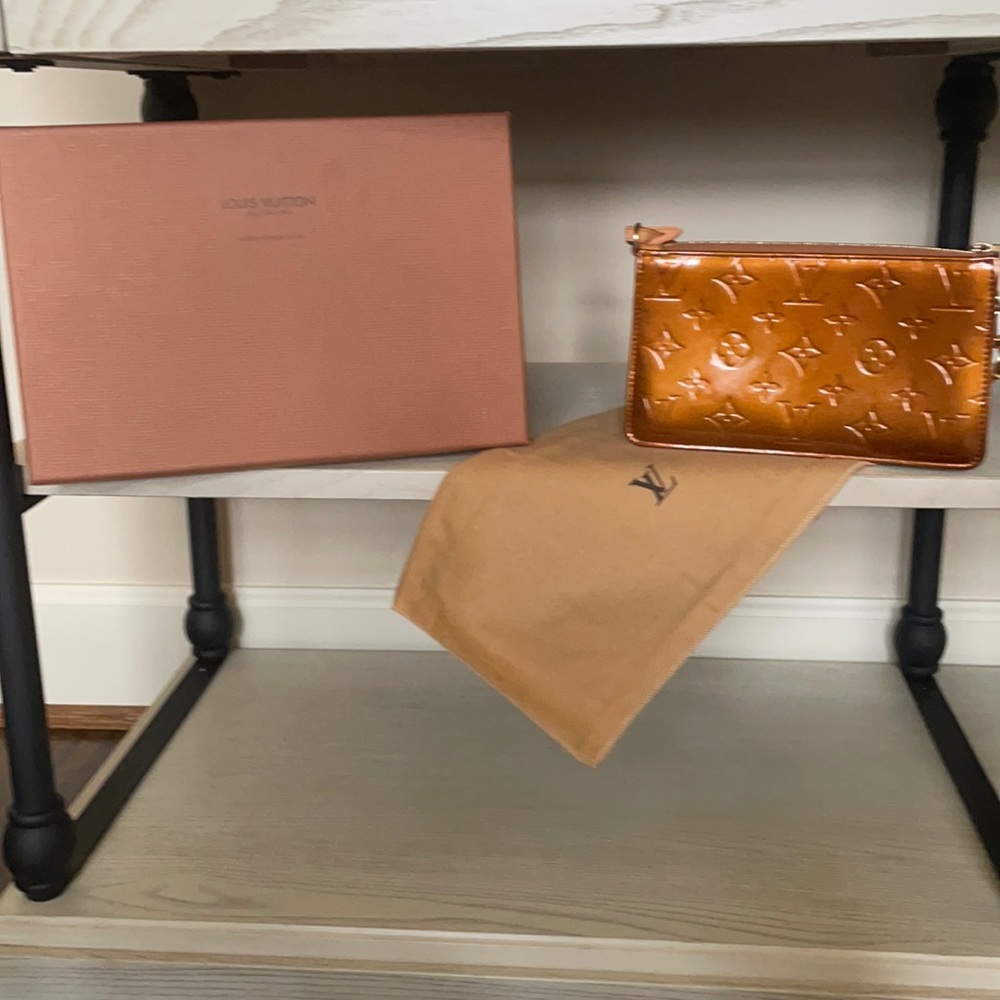 Authentic Louis Vuitton Monogram Vernis Pochette